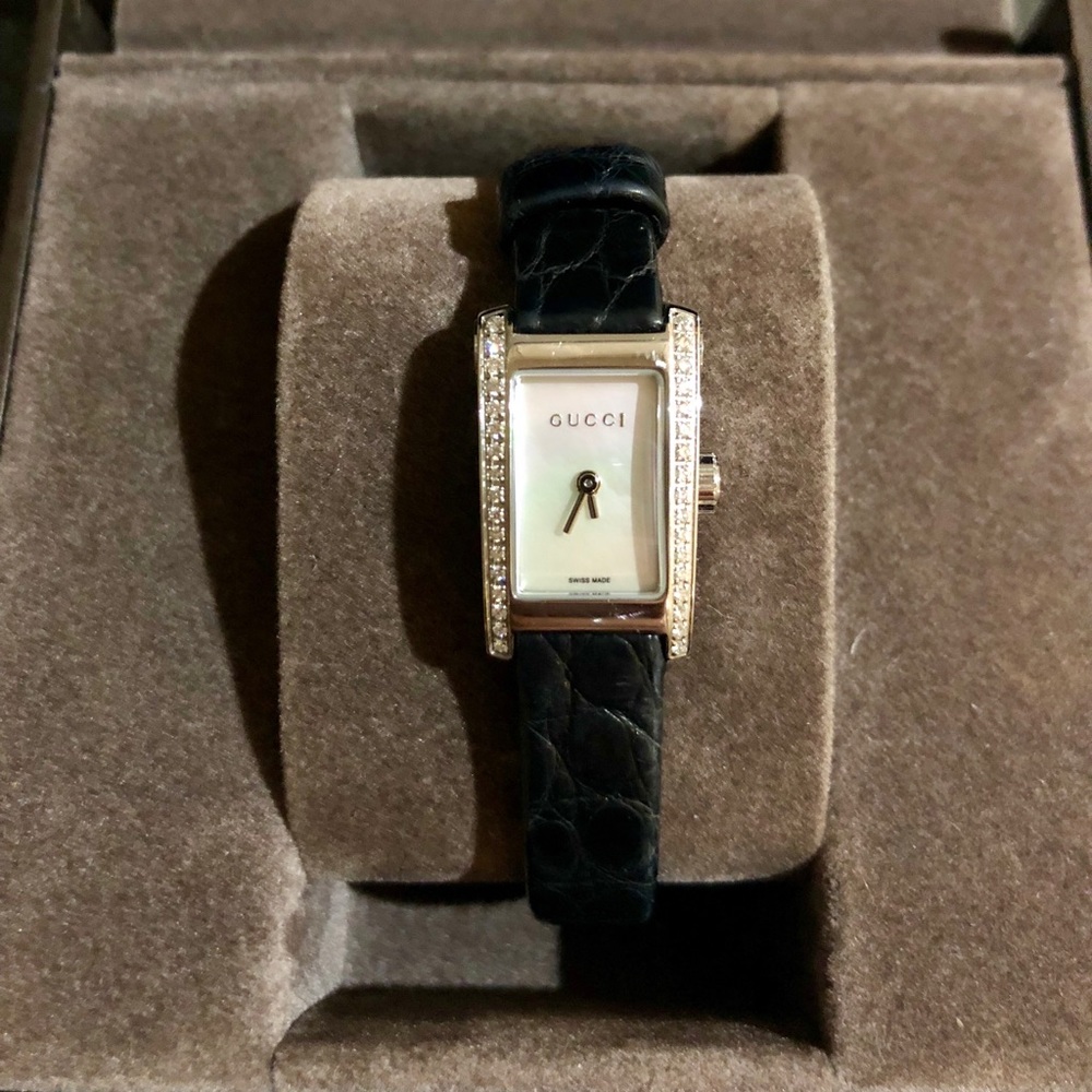 Gucci Mother of Pearl with Diamonds Watch